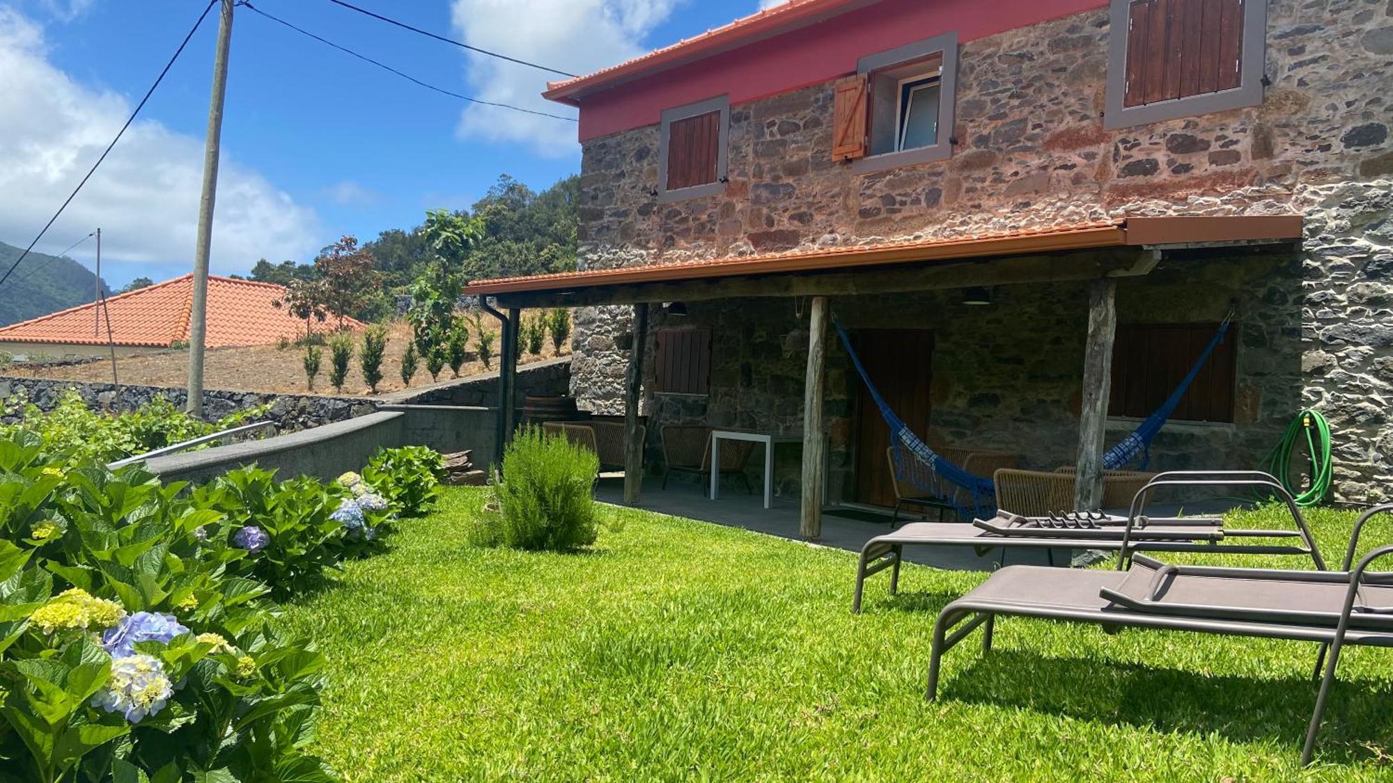 Villa Madeira Bird House - House In The Mountains With Garden São Vicente Exterior foto